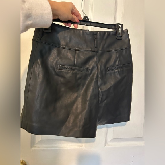 Blank NYC faux leather high waist pleated shorts sz 26 - Picture 7 of 12